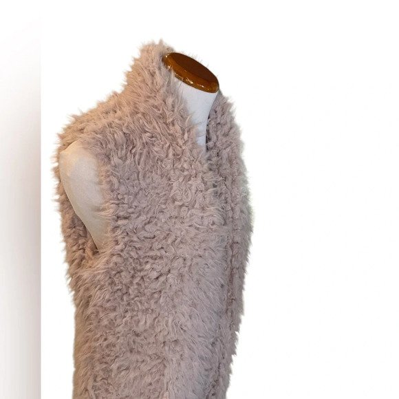 Ashley by 26 International Soft Faux Sherpa Tunic Vest - Picture 3 of 6